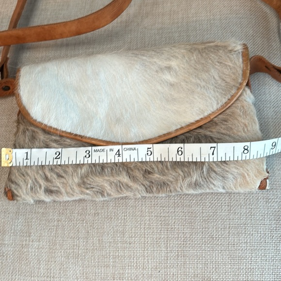 Handcrafted mohair crossbody bag - Picture 8 of 9